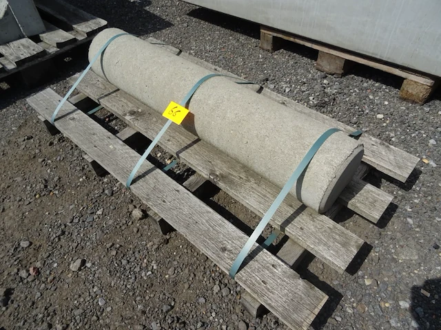 Betonnen paal - afbeelding 1 van  3