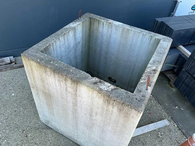 Betonnen waterput - afbeelding 4 van  8