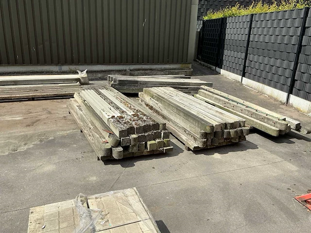 Betonpalen - afbeelding 1 van  6