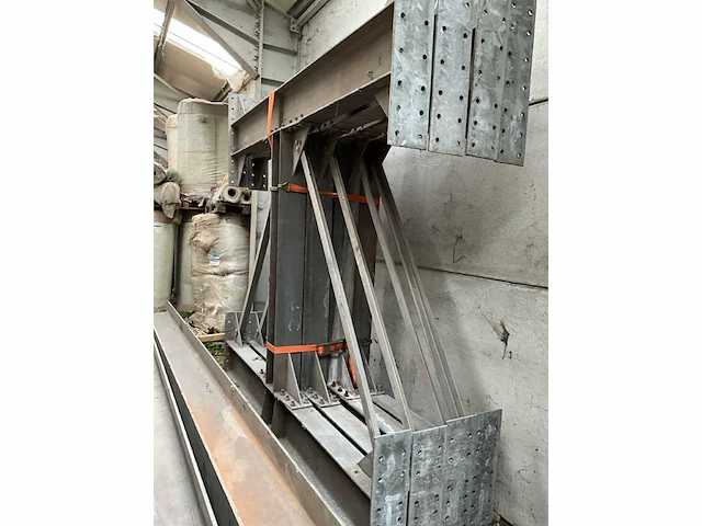 Betonsilo met frame - afbeelding 6 van  17
