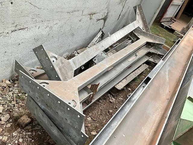 Betonsilo met frame - afbeelding 8 van  17