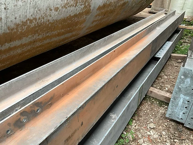 Betonsilo met frame - afbeelding 17 van  17