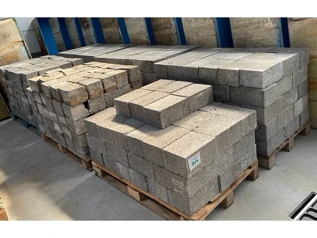 Betonstenen, 6 paletten - afbeelding 1 van  3