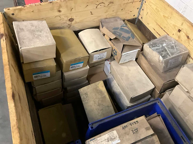 Bevestigingsmateriaal metaalconstructie diverse bouten - afbeelding 12 van  13
