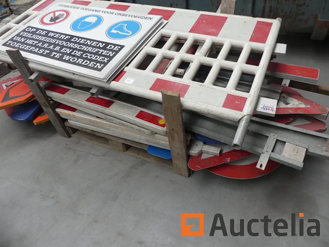 Bewegwijzering apparatuur en veiligheid op de bouwplaats - afbeelding 7 van  7