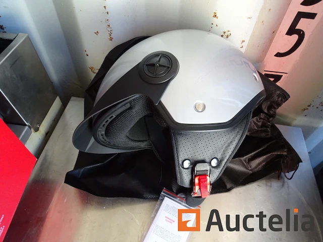 Bhr italiaans design 883 peak motorhelm - afbeelding 1 van  11