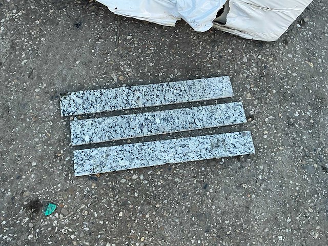 Bianca perla partij plinten 20,4 lm - afbeelding 1 van  5