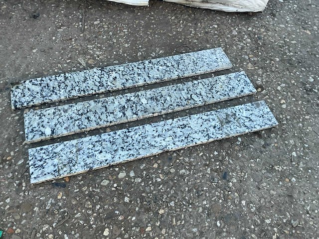 Bianca perla partij plinten 20,4 lm - afbeelding 2 van  5