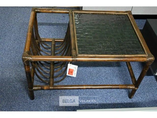 Bijzettafel met krantenrek - afbeelding 1 van  1