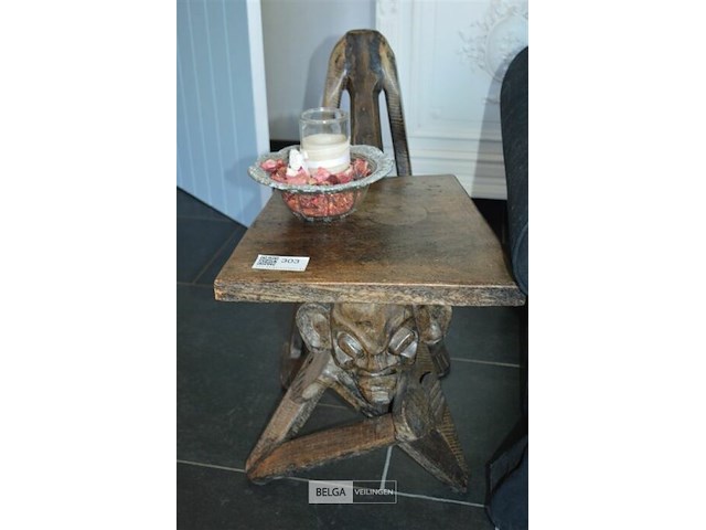 Bijzettafel uitgesneden afrikaanse man hardhout - afbeelding 1 van  4