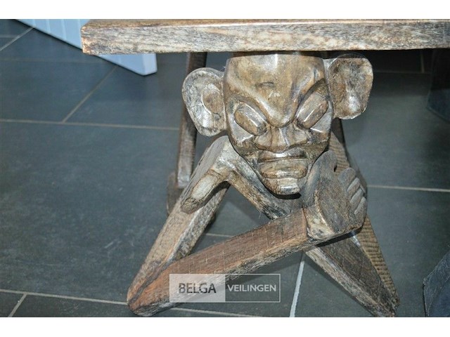 Bijzettafel uitgesneden afrikaanse man hardhout - afbeelding 2 van  4
