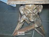 Bijzettafel uitgesneden afrikaanse man hardhout - afbeelding 2 van  4