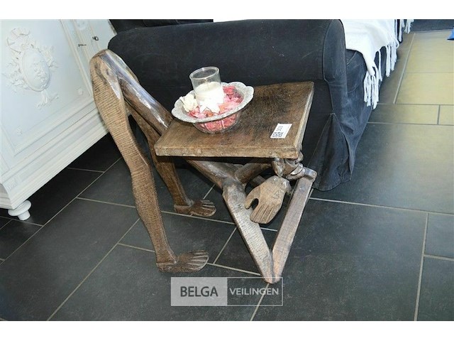 Bijzettafel uitgesneden afrikaanse man hardhout - afbeelding 3 van  4