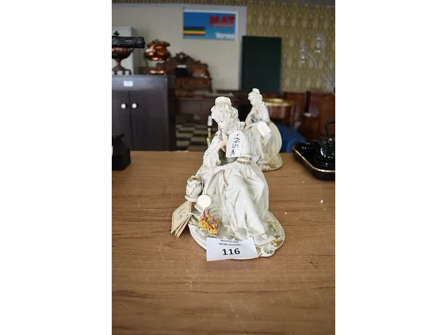 Biscuit beeldje vrouw ca. 20cm - afbeelding 1 van  6