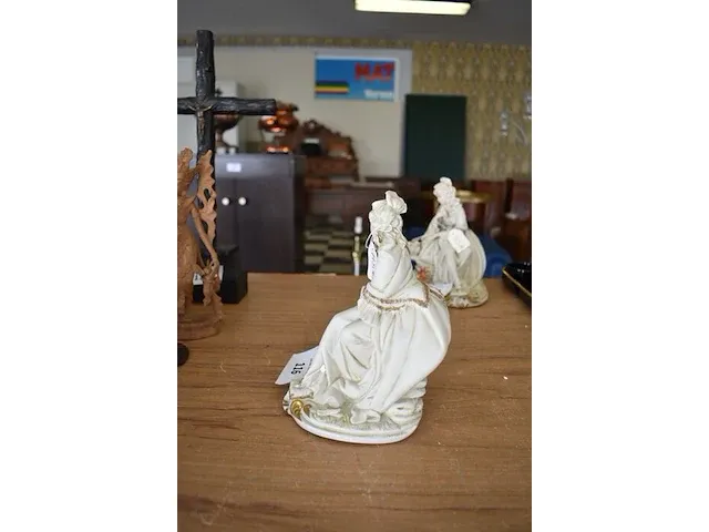 Biscuit beeldje vrouw ca. 20cm - afbeelding 4 van  6