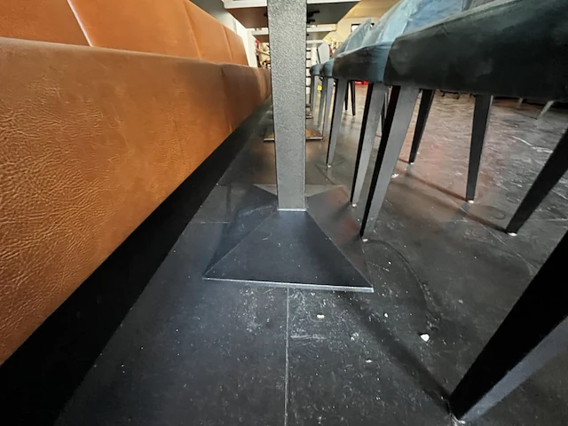 Bistrotafels en stoelen - afbeelding 5 van  14