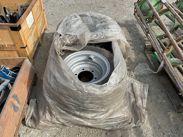 Bkt implement aw702 loopwiel (2x) - afbeelding 1 van  2