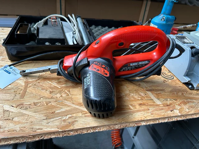 Black and decker schuurmachine - afbeelding 1 van  5