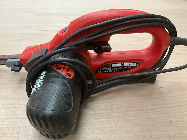 Black & decker bandschuurmachine - afbeelding 2 van  3
