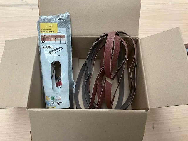 Black & decker bandschuurmachine - afbeelding 3 van  3