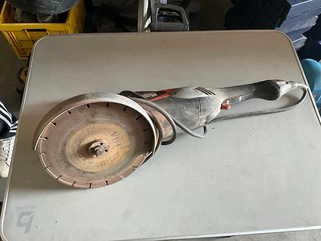 Black & decker elektrische haakse slijper / doorslijper - afbeelding 1 van  2