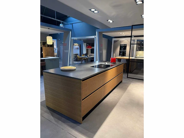 Black line + style extrem - black line + style extrem - toonzaal keuken - afbeelding 2 van  6