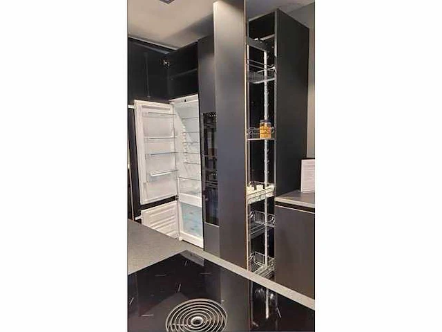 Black line + style extrem - black line + style extrem - toonzaal keuken - afbeelding 4 van  6