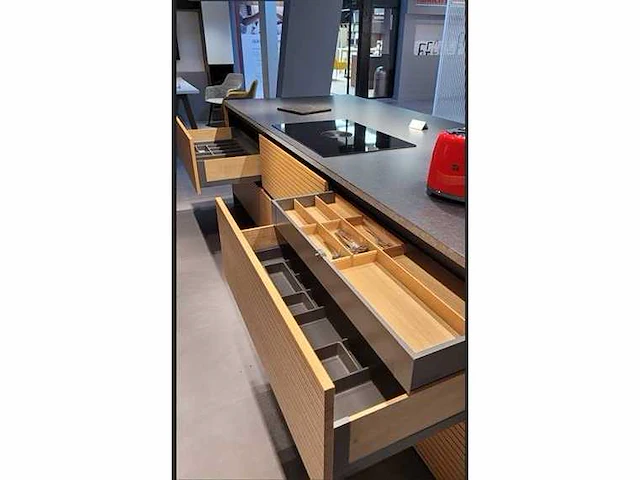 Black line + style extrem - black line + style extrem - toonzaal keuken - afbeelding 6 van  6