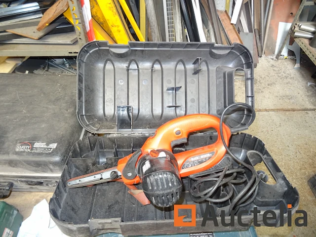 Black+decker bandschuurmachine ka293e - afbeelding 1 van  3
