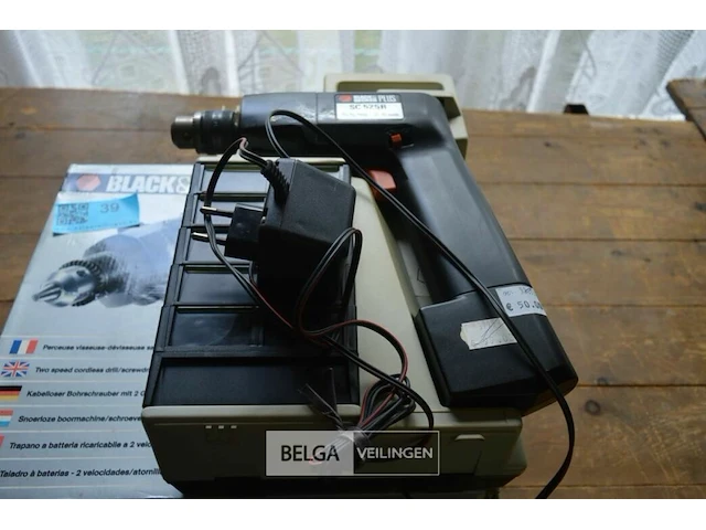 Black&decker boormachine met opberghouder - afbeelding 2 van  4