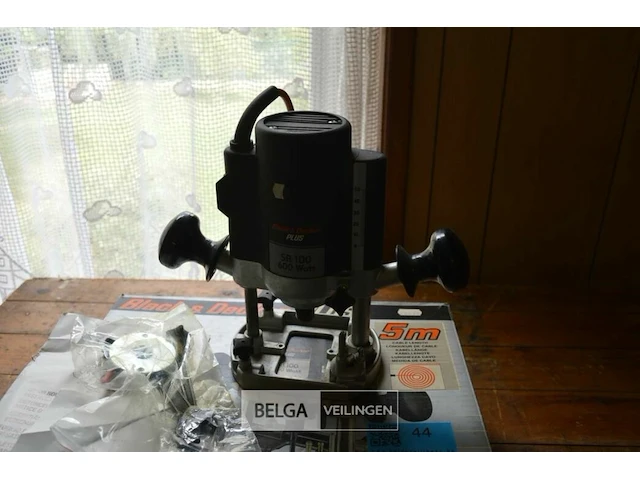 Black&decker bovenfrees - afbeelding 2 van  5