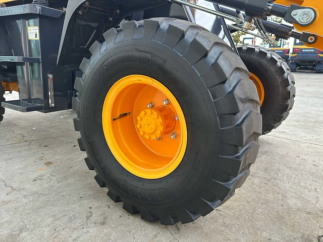 Blanche - 2025 - tw36 - shovel - afbeelding 4 van  35