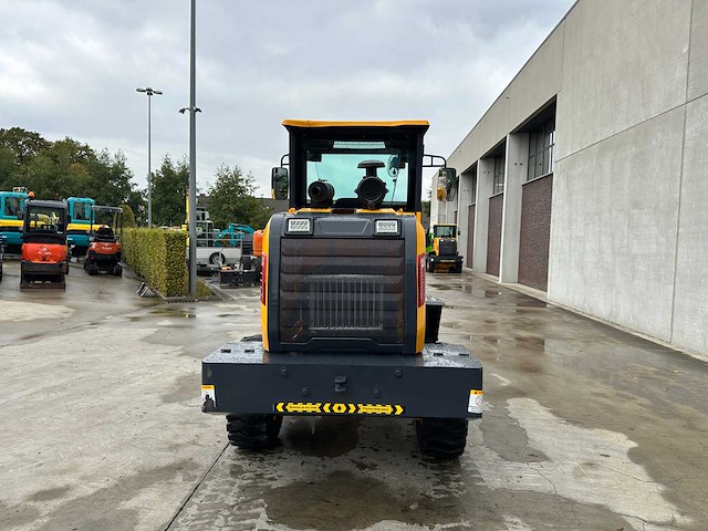 Blanche - 2025 - tw36 - shovel - afbeelding 27 van  31