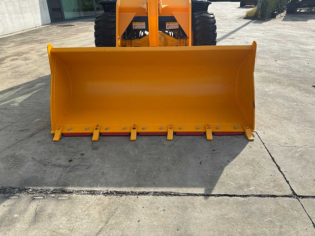 Blanche - 2025 - tw36 - shovel - afbeelding 38 van  38