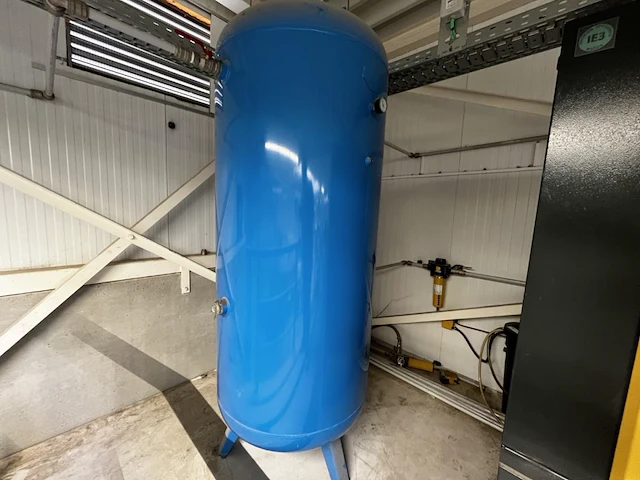 Blauw expantie vat +- 2000l - afbeelding 1 van  4