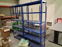 Blauw metalen rek