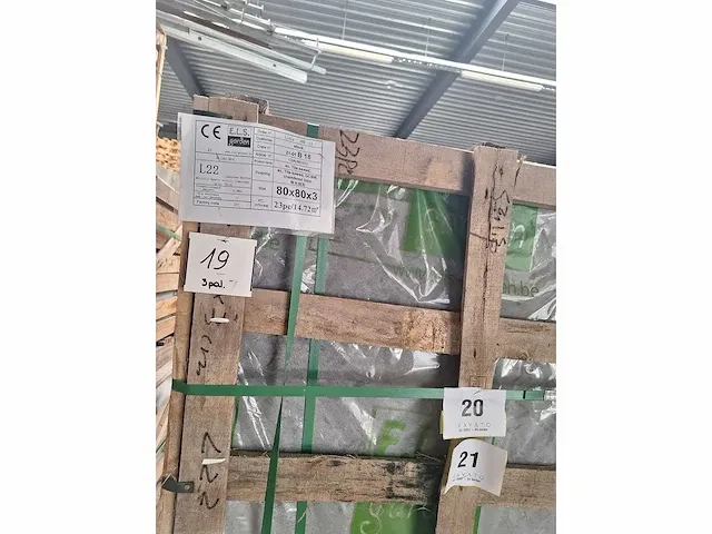 Blauwe hardsteen tegels 80x80x3cm gezoet met facetrand - afbeelding 5 van  6