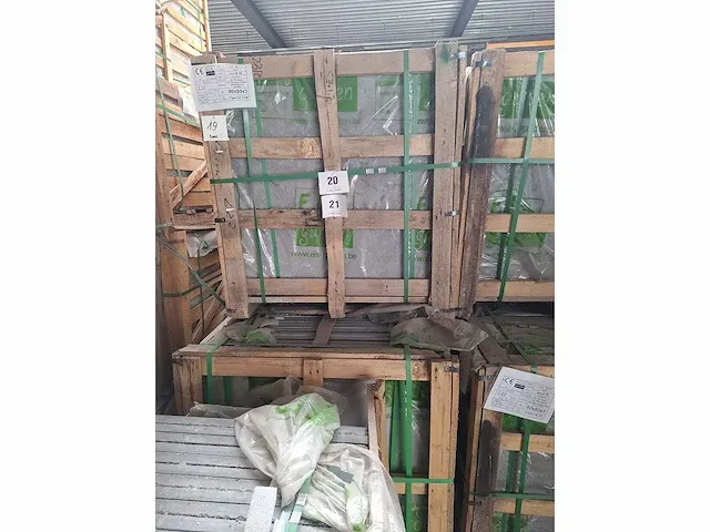 Blauwe hardsteen tegels 80x80x3cm gezoet met facetrand - afbeelding 6 van  6