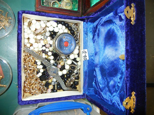 Blauwe juweliersdoos met inhoud - afbeelding 1 van  1