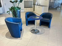 Blauwe kuipzetels (3x) met bijzettafeltje