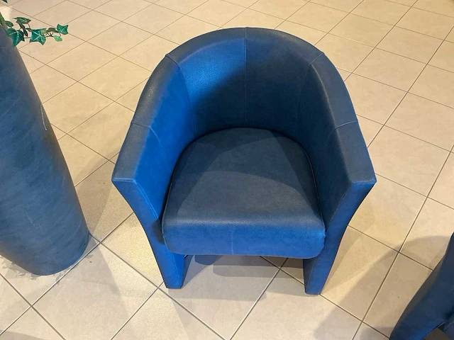 Blauwe kuipzetels (3x) met bijzettafeltje - afbeelding 3 van  8