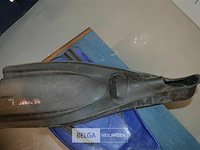 Blauwe reiskoffer en 2 zwemvliezen - afbeelding 4 van  5