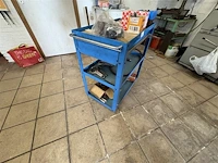 Blauwe rolkar met inhoud - afbeelding 3 van  9