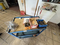 Blauwe rolkar met inhoud - afbeelding 4 van  9