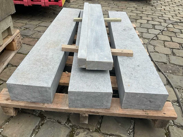 Blauwe steen natuursteenproduct (4x) - afbeelding 2 van  2