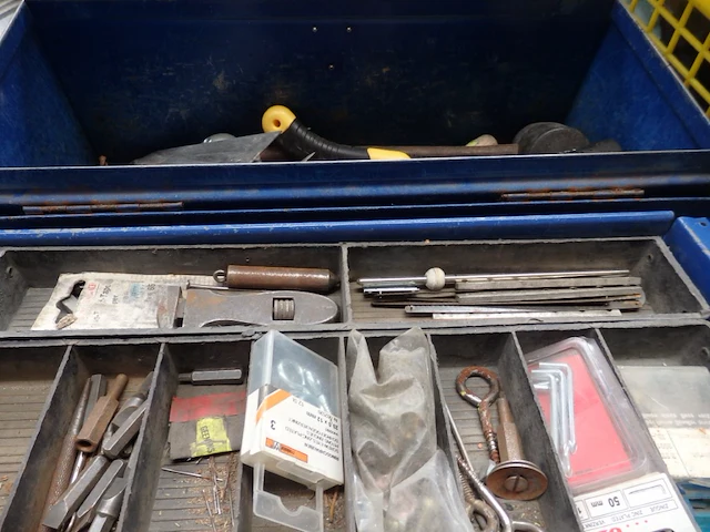 Blauwe werkkoffer met inhoud - afbeelding 1 van  3