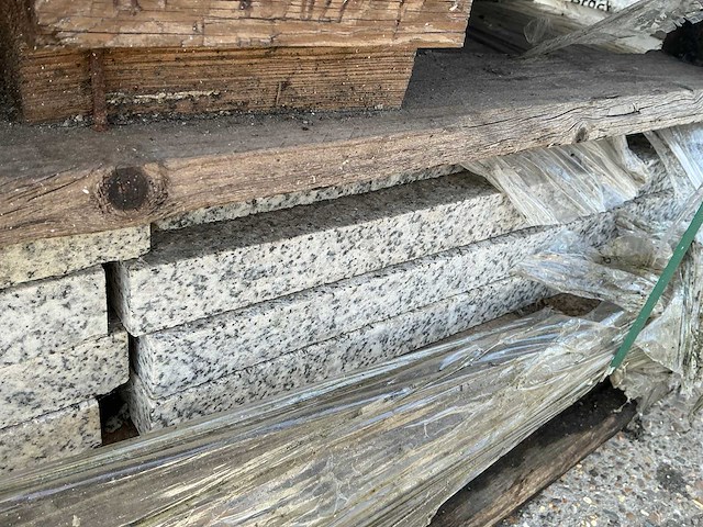 Blauwsteen en graniet 4 pallet - afbeelding 5 van  9