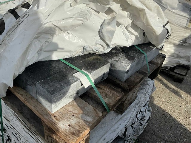 Blauwsteen en graniet 4 pallet - afbeelding 6 van  9