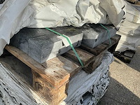 Blauwsteen en graniet 4 pallet - afbeelding 7 van  9
