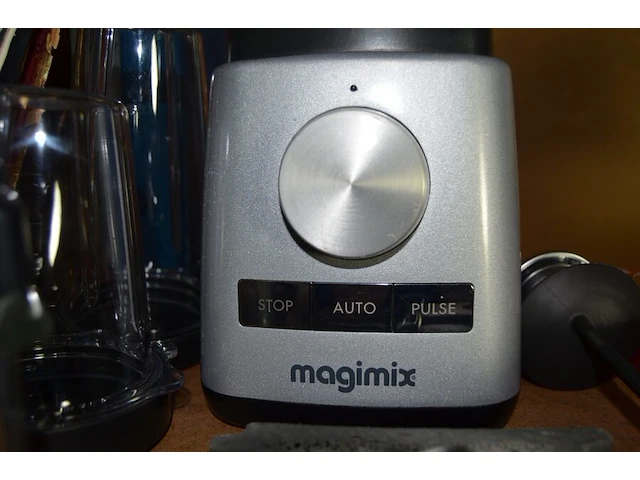 Blender magimix 11630 met toebehoren, digitale doseerlepel quigg es559d, messenset greenpan, 3 messen, 2 vorken, minichopper home creation, taartschotel, 7 borden - afbeelding 9 van  11